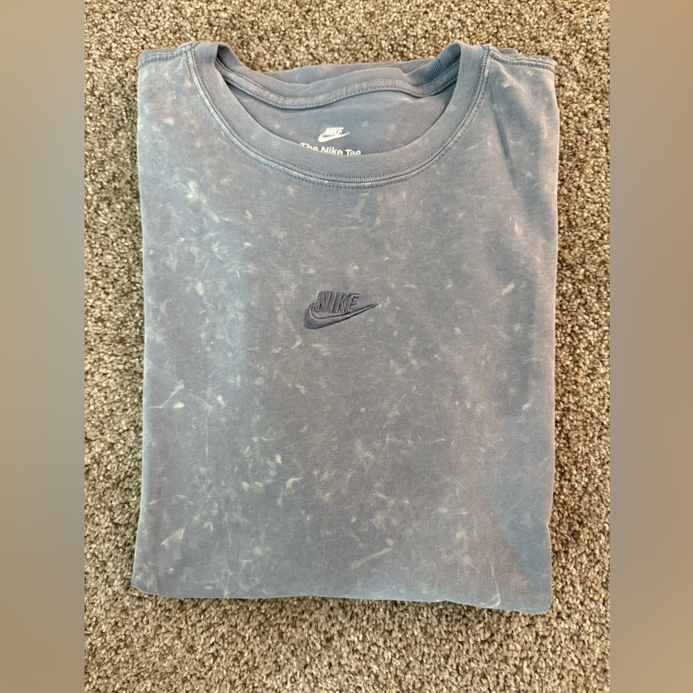 Nike Premium Essential Dye T-Shirt LARGE